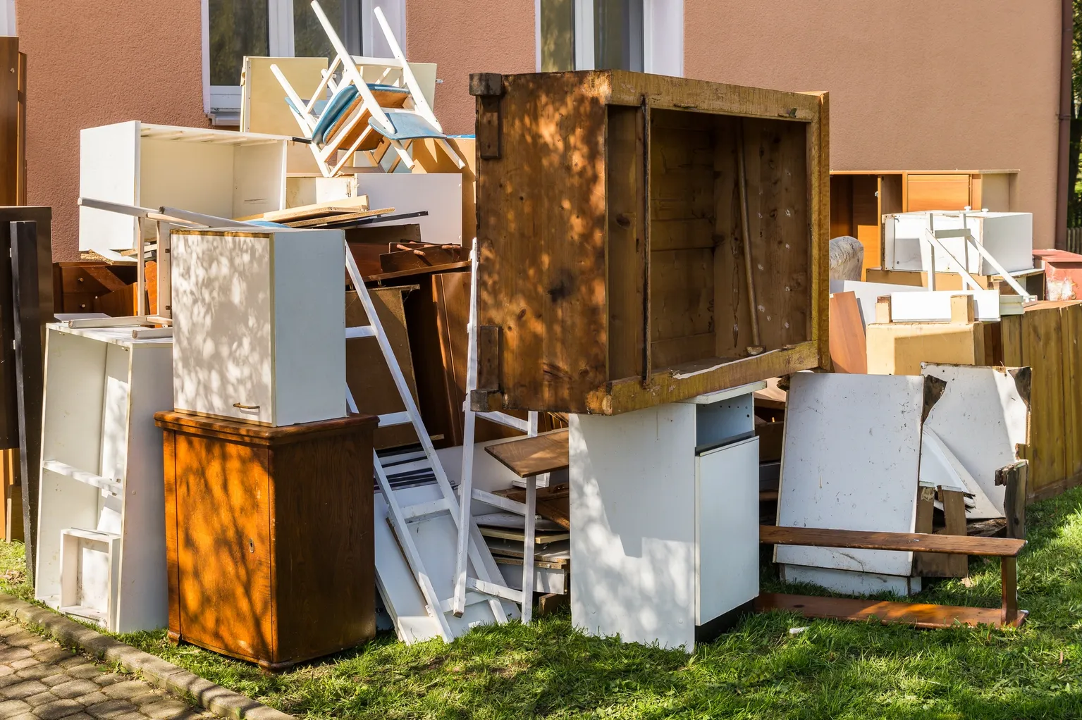 Junk Removal Bradenton background image showing clean outdoor space